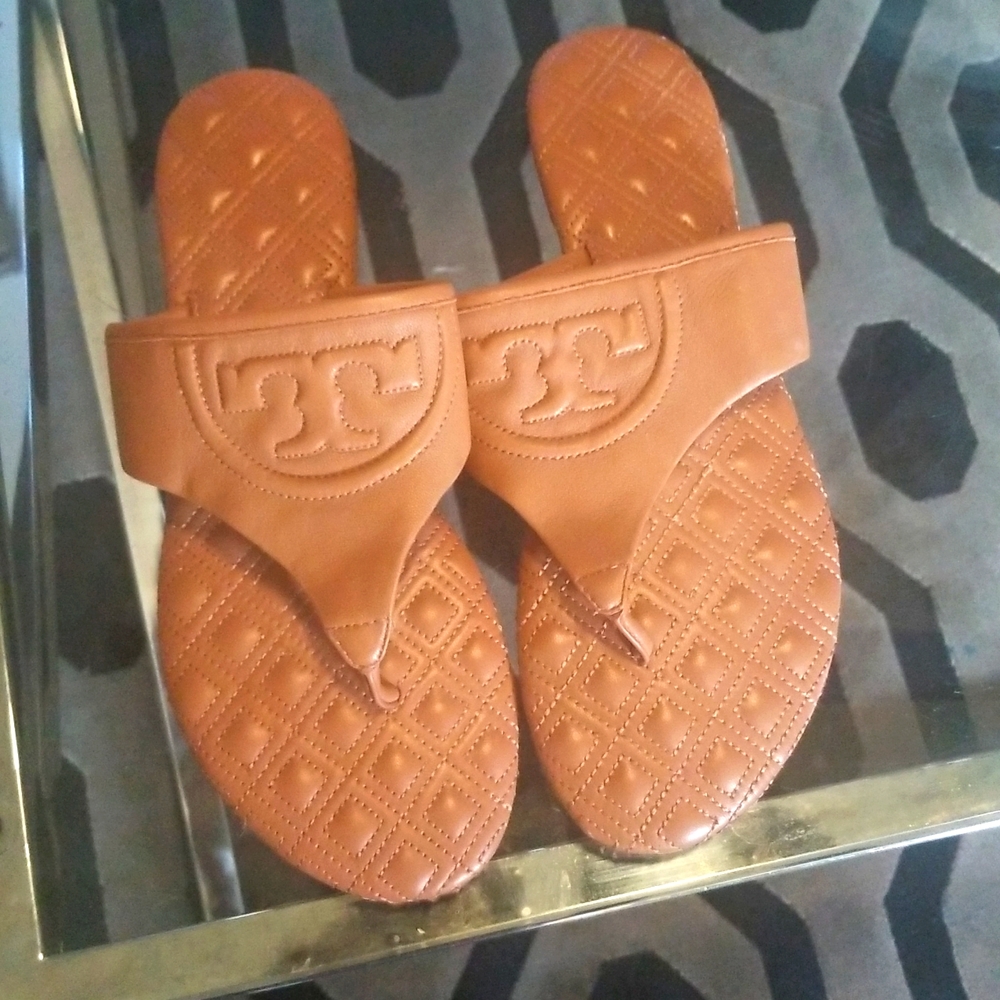 Tory Burch sandals, size 9 worn a few times, and in excellent condition.
